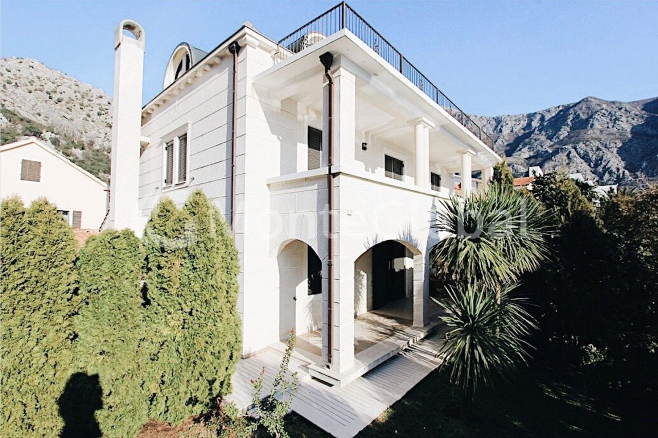 Villa in Kotor, Montenegro, 478 m² - Foto 1