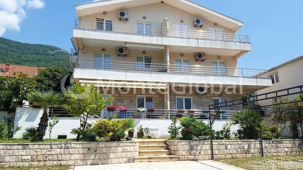 Piso en Igalo, Montenegro, 74 m² - imagen 1