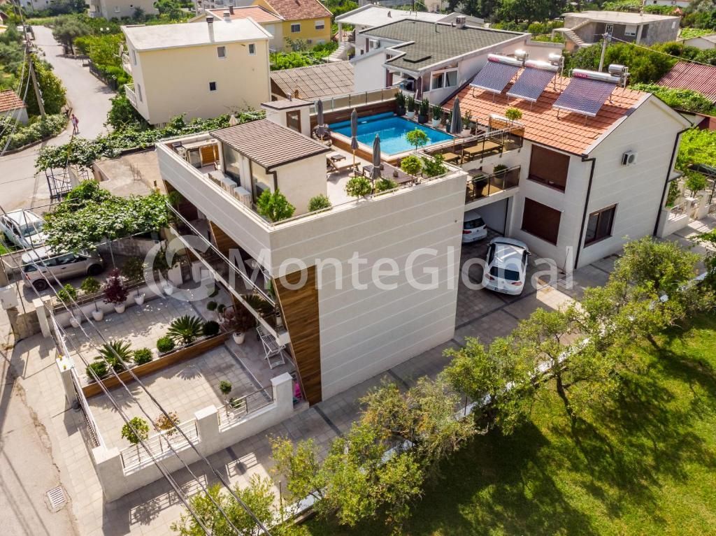 House in Bar, Montenegro, 200 m² - picture 1
