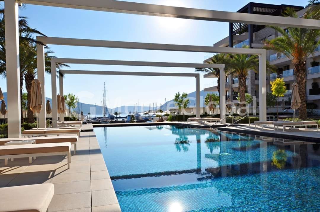 Wohnung in Tivat, Montenegro, 80 m² - Foto 1