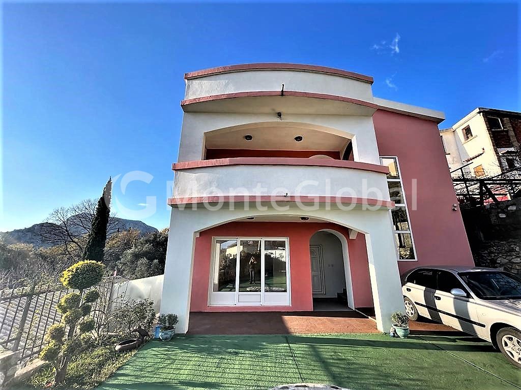 Maison à Sutomore, Monténégro, 210 m² - image 1