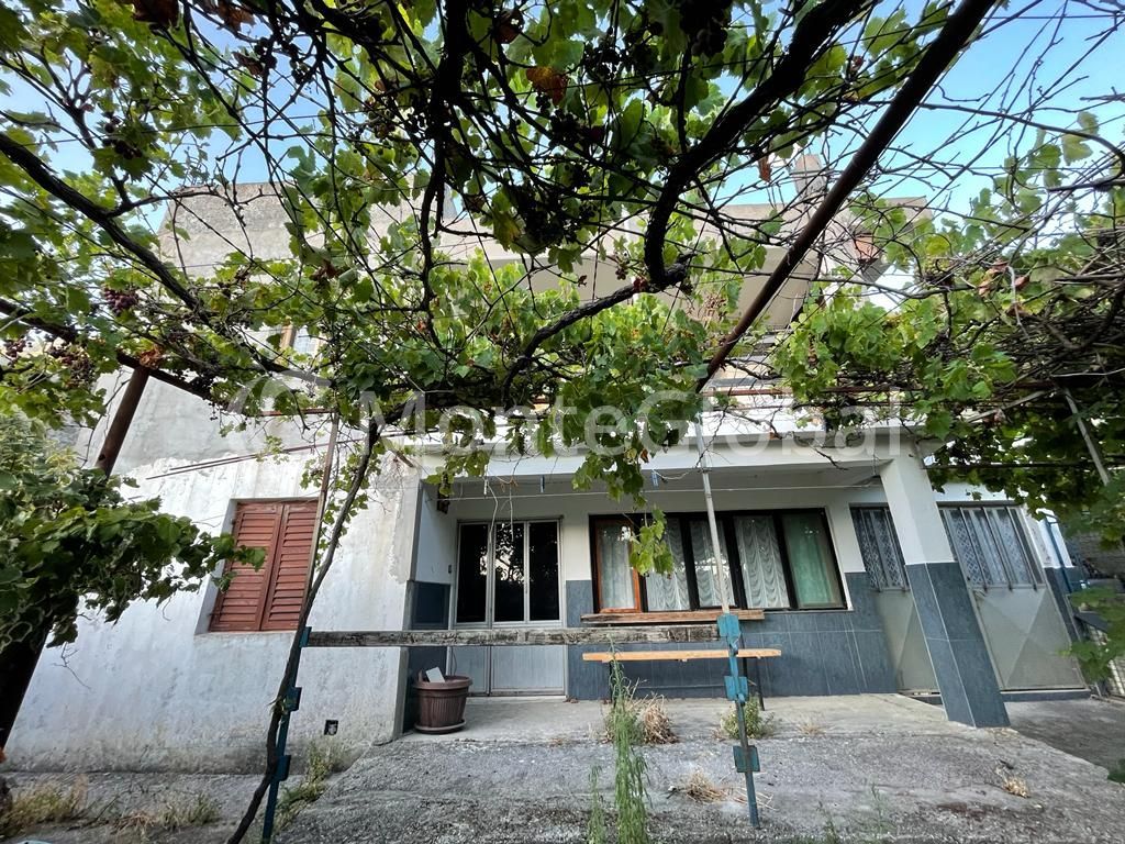 Haus in Sutomore, Montenegro, 106 m² - Foto 1