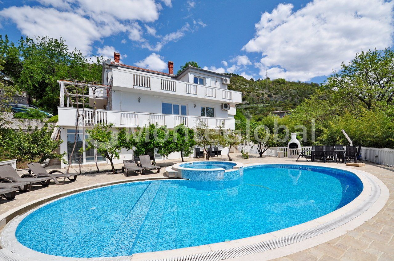 Villa in Tivat, Montenegro, 350 m² - picture 1