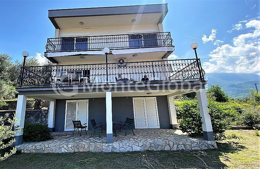 House in Bar, Montenegro, 300 m² - picture 1