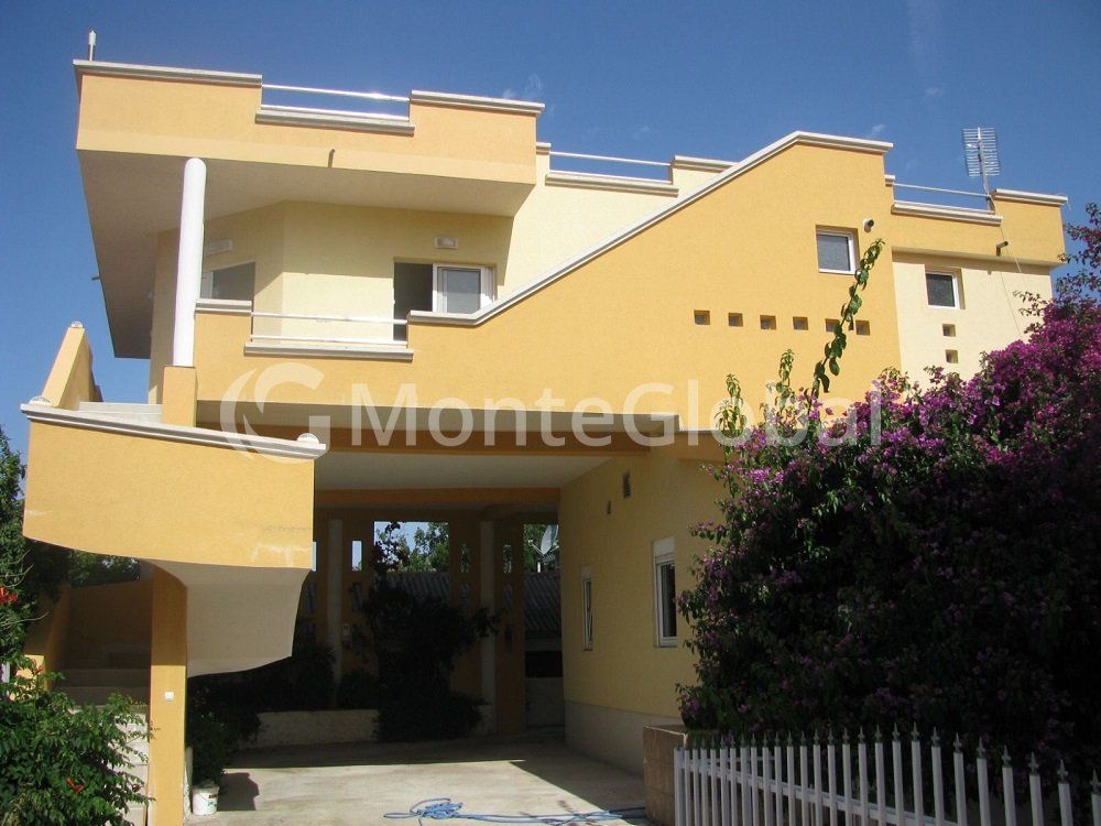 Casa Utekha, Montenegro, 244 m² - imagen 1