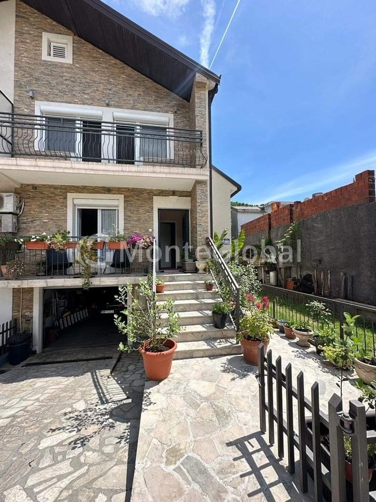 Maison à Zelenika, Monténégro, 139 m² - image 1