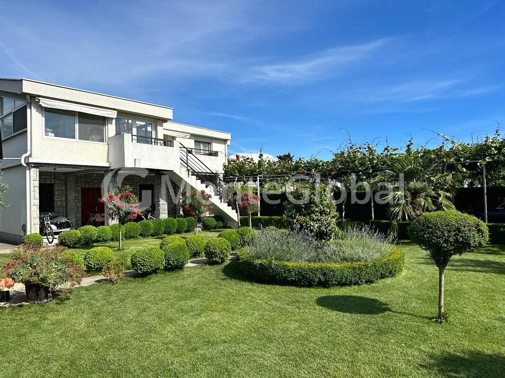 House in Bar, Montenegro, 360 m² - picture 1