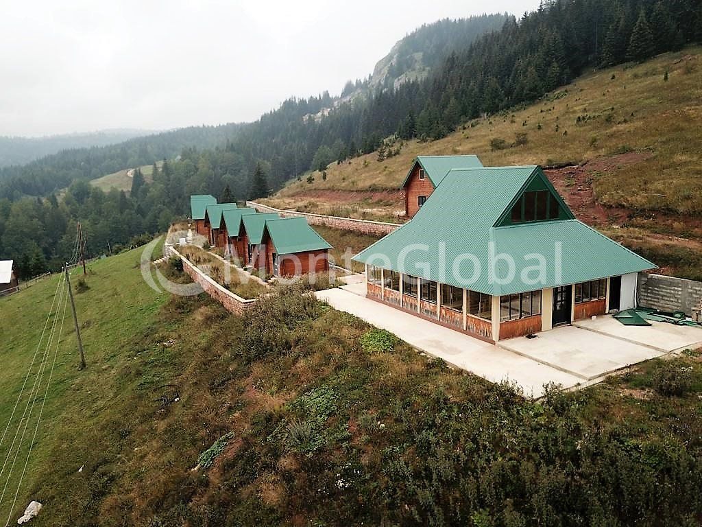 Casa en Zabljak, Montenegro, 706 m² - imagen 1