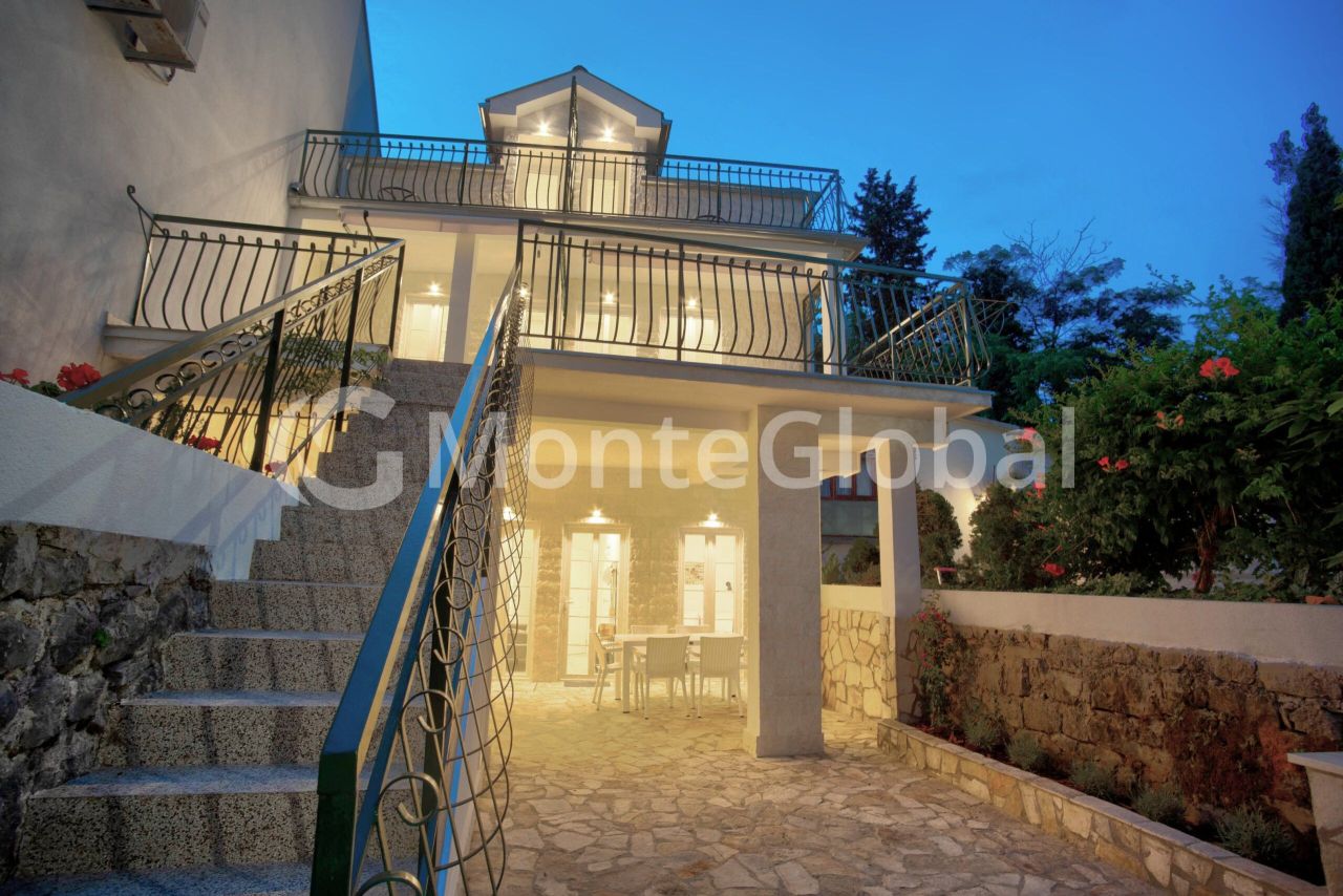 Haus in Baosici, Montenegro, 200 m² - Foto 1