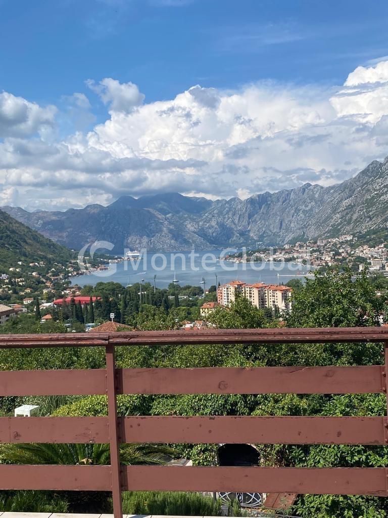 Haus in Kotor, Montenegro, 450 m² - Foto 1