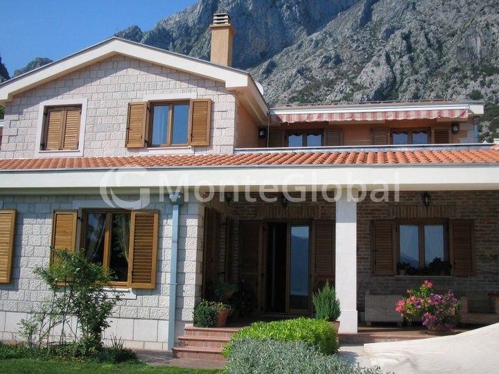 Maison à Kotor, Monténégro, 300 m² - image 1