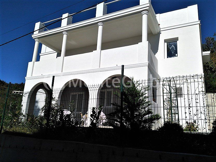 Haus in Bar, Montenegro, 170 m² - Foto 1