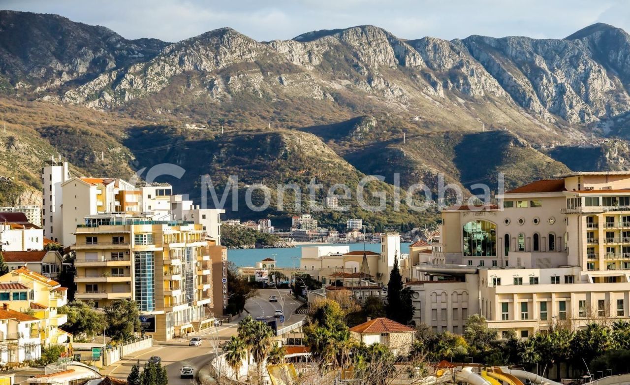 Piso en Becici, Montenegro, 200 m² - imagen 1