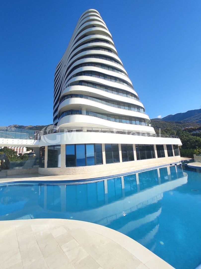 Wohnung in Becici, Montenegro, 115 m² - Foto 1