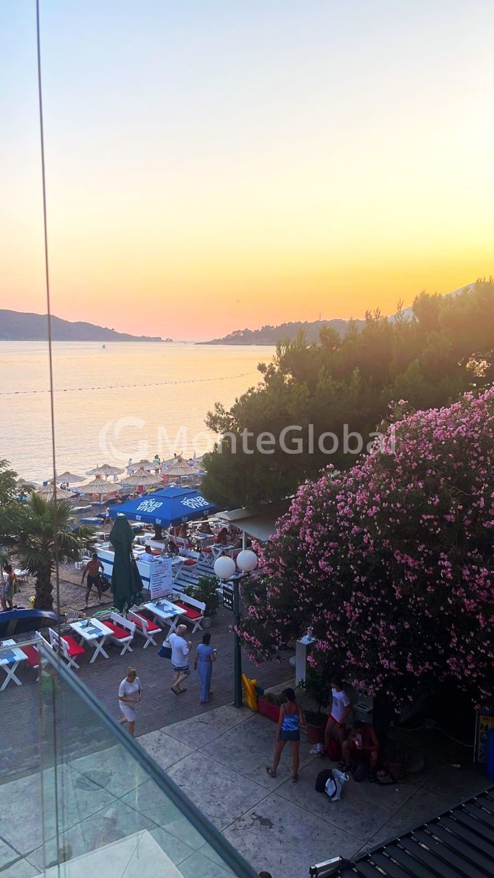 Piso en Rafailovici, Montenegro, 150 m² - imagen 1