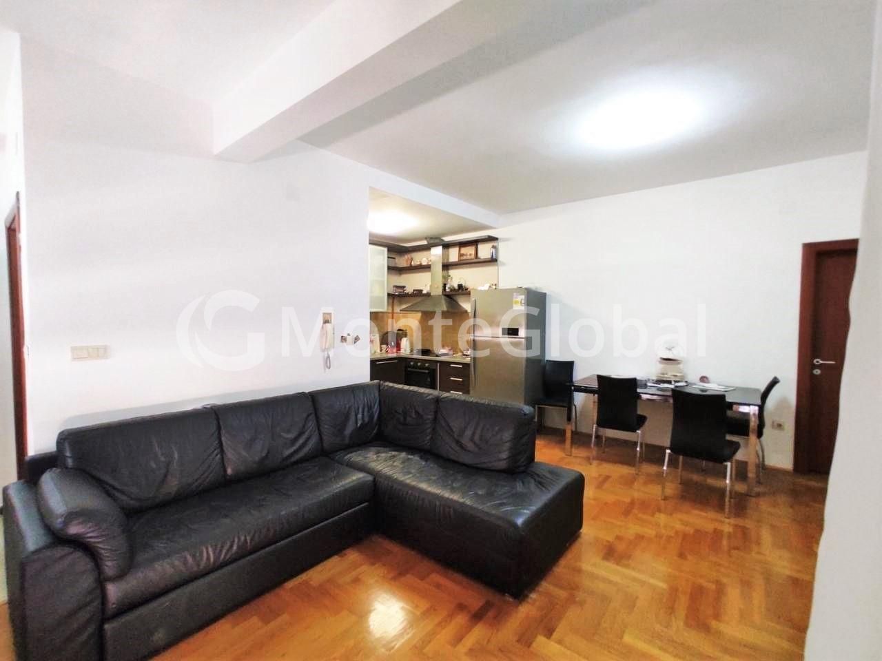 Piso en Budva, Montenegro, 54 m² - imagen 1