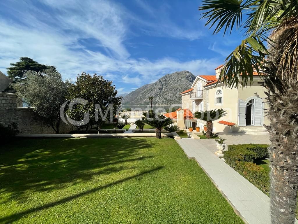Villa in Kotor, Montenegro, 500 m² - Foto 1