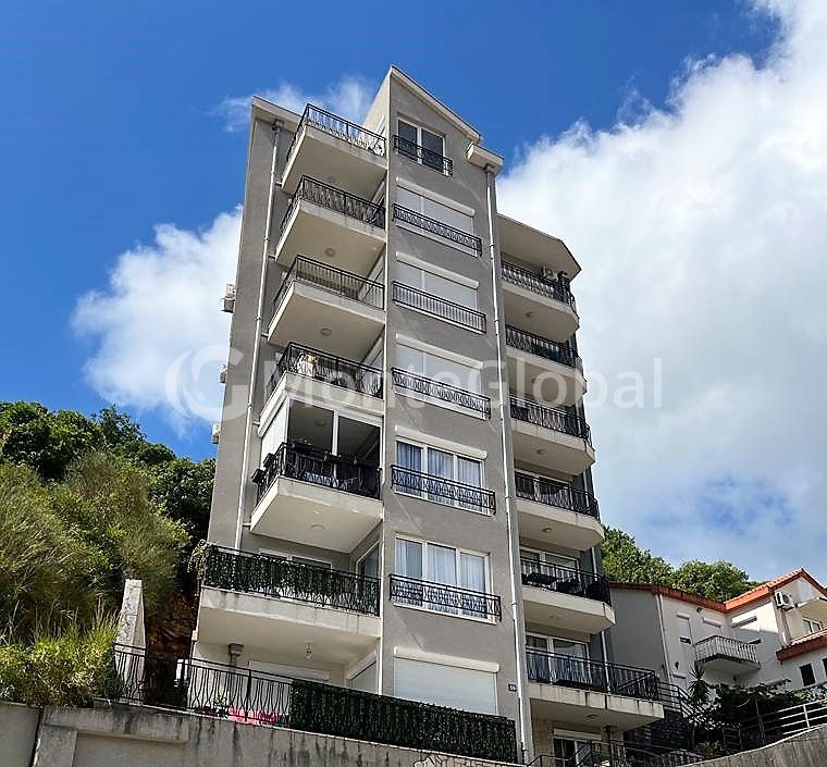 Flat in Budva, Montenegro, 40 m² - picture 1