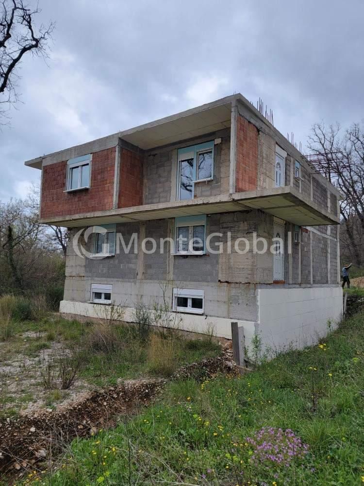 Maison à Sutomore, Monténégro, 275 m² - image 1
