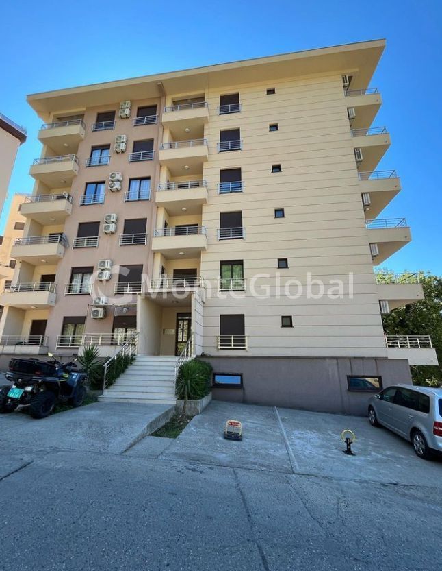 Piso en Becici, Montenegro, 70 m² - imagen 1