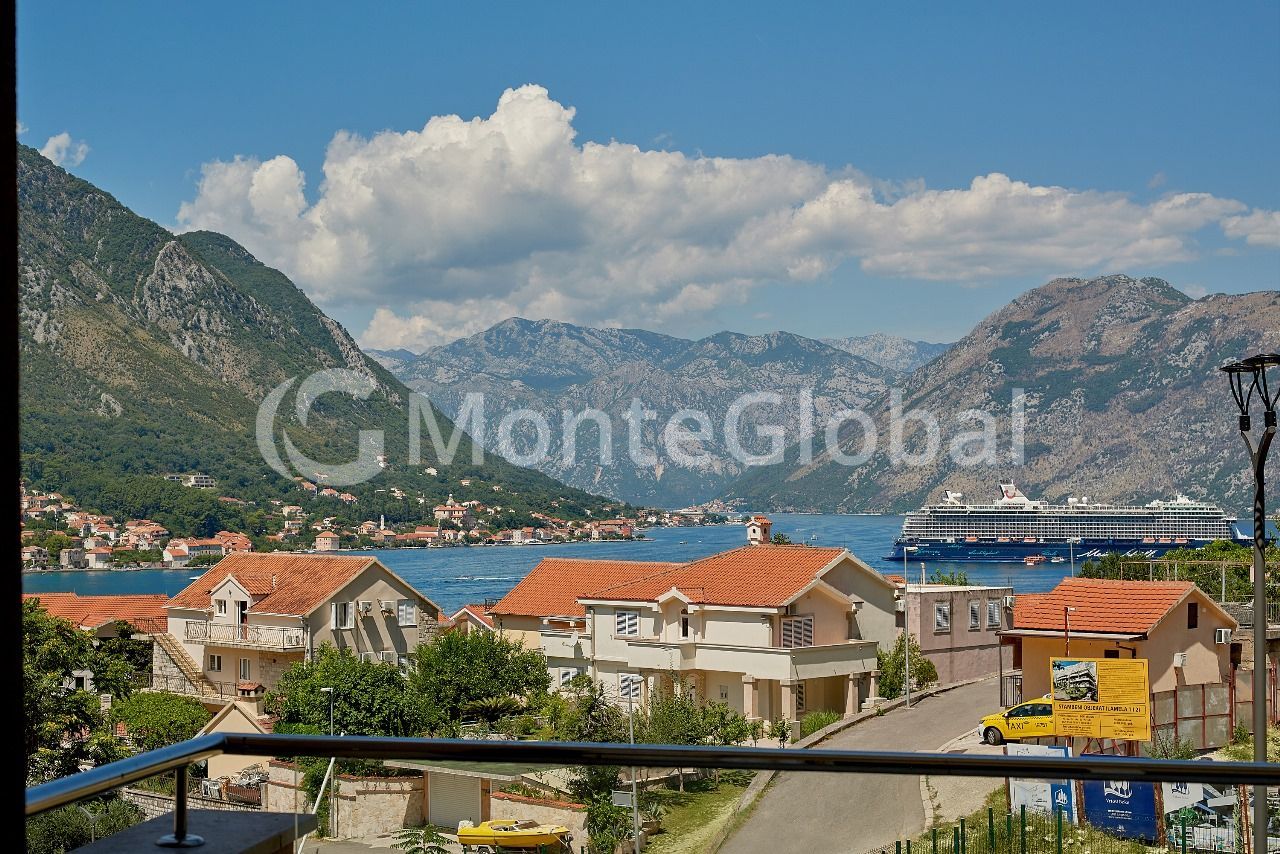 Piso en Dobrota, Montenegro, 60 m² - imagen 1