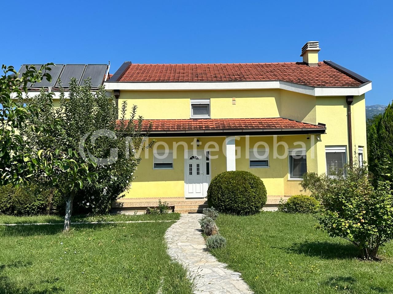 Casa en Danilovgrad, Montenegro, 356 m² - imagen 1