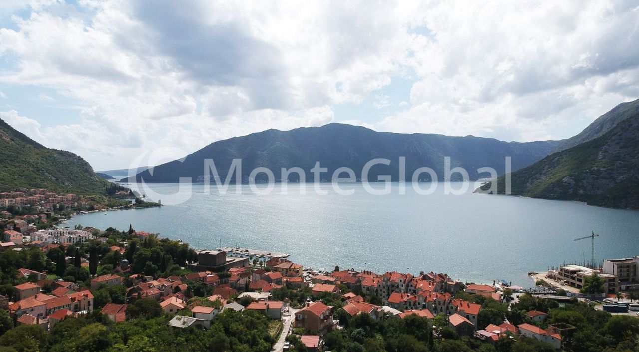 Land in Kotor, Montenegro, 1 588 m² - picture 1