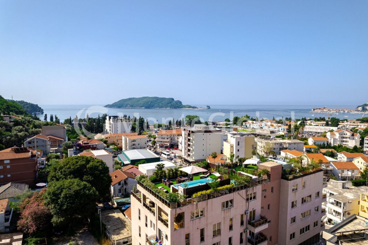 Piso en Budva, Montenegro, 400 m² - imagen 1
