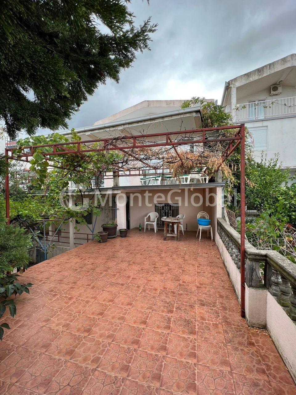 Maison à Sutomore, Monténégro, 200 m² - image 1