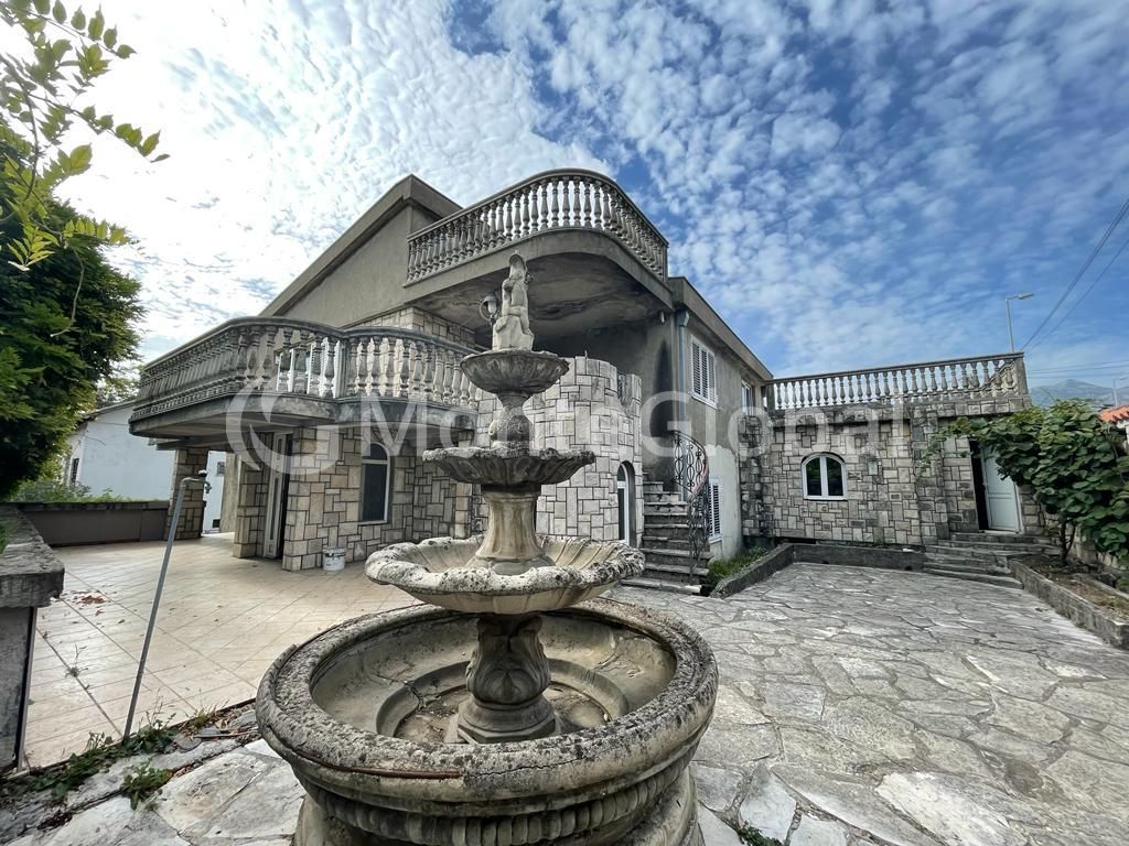 Haus in Bar, Montenegro, 268 m² - Foto 1