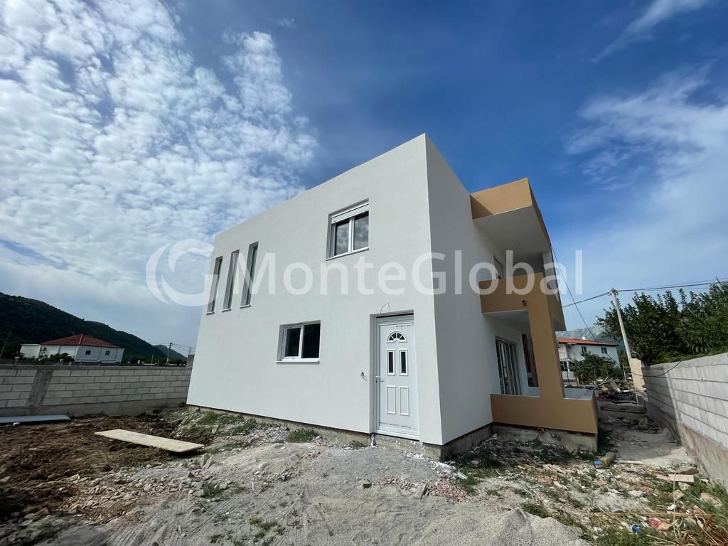 Haus in Bar, Montenegro, 140 m² - Foto 1