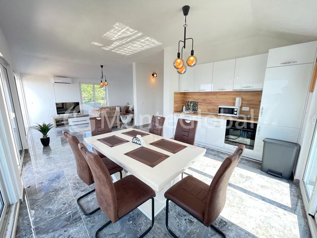 Piso en Dobra Voda, Montenegro, 134 m² - imagen 1