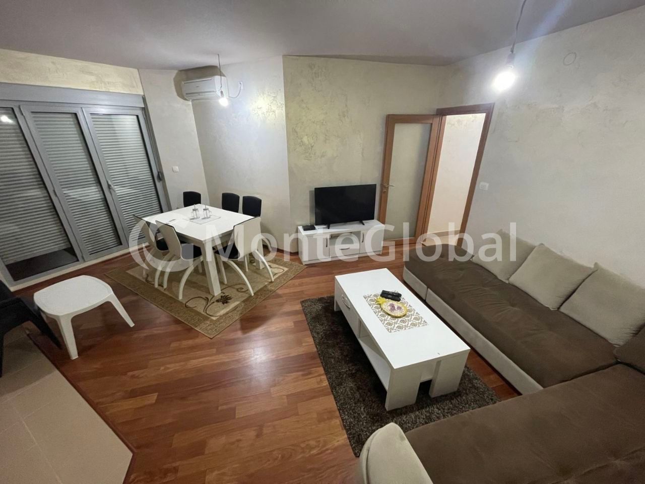 Appartement à Petrovac, Monténégro, 46 m² - image 1