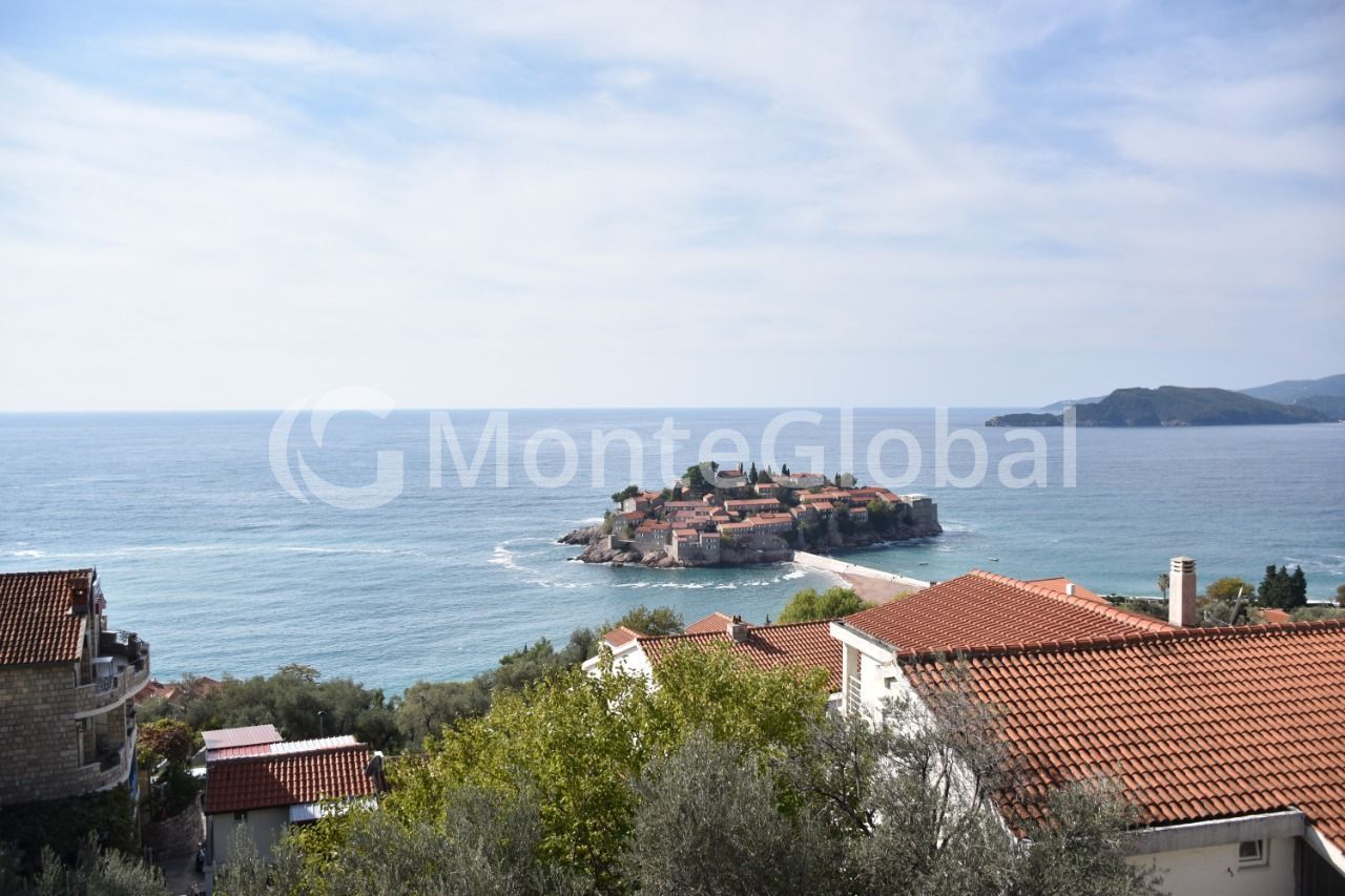 Flat in Becici, Montenegro, 80 m² - picture 1