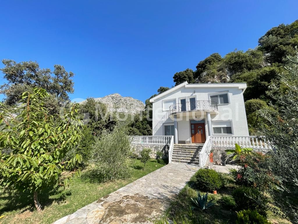 Maison au Bar, Monténégro, 256 m² - image 1
