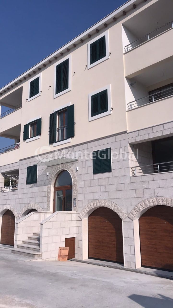 Flat in Herceg-Novi, Montenegro, 52.04 m² - picture 1