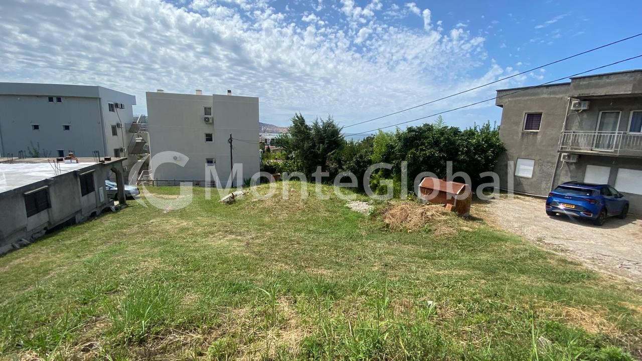 Grundstück in Bar, Montenegro, 450 m² - Foto 1
