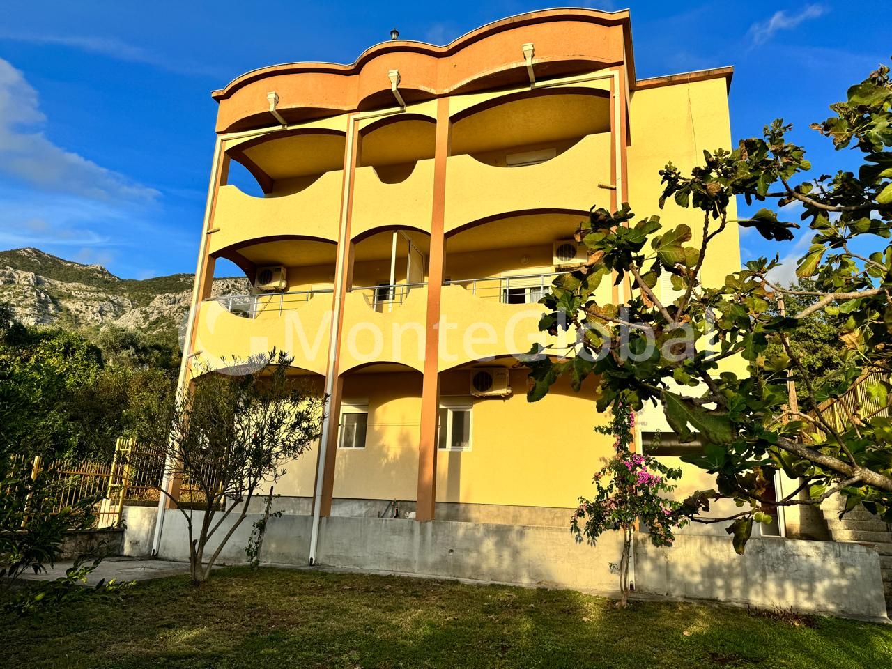 Maison à Buljarica, Monténégro, 232 m² - image 1