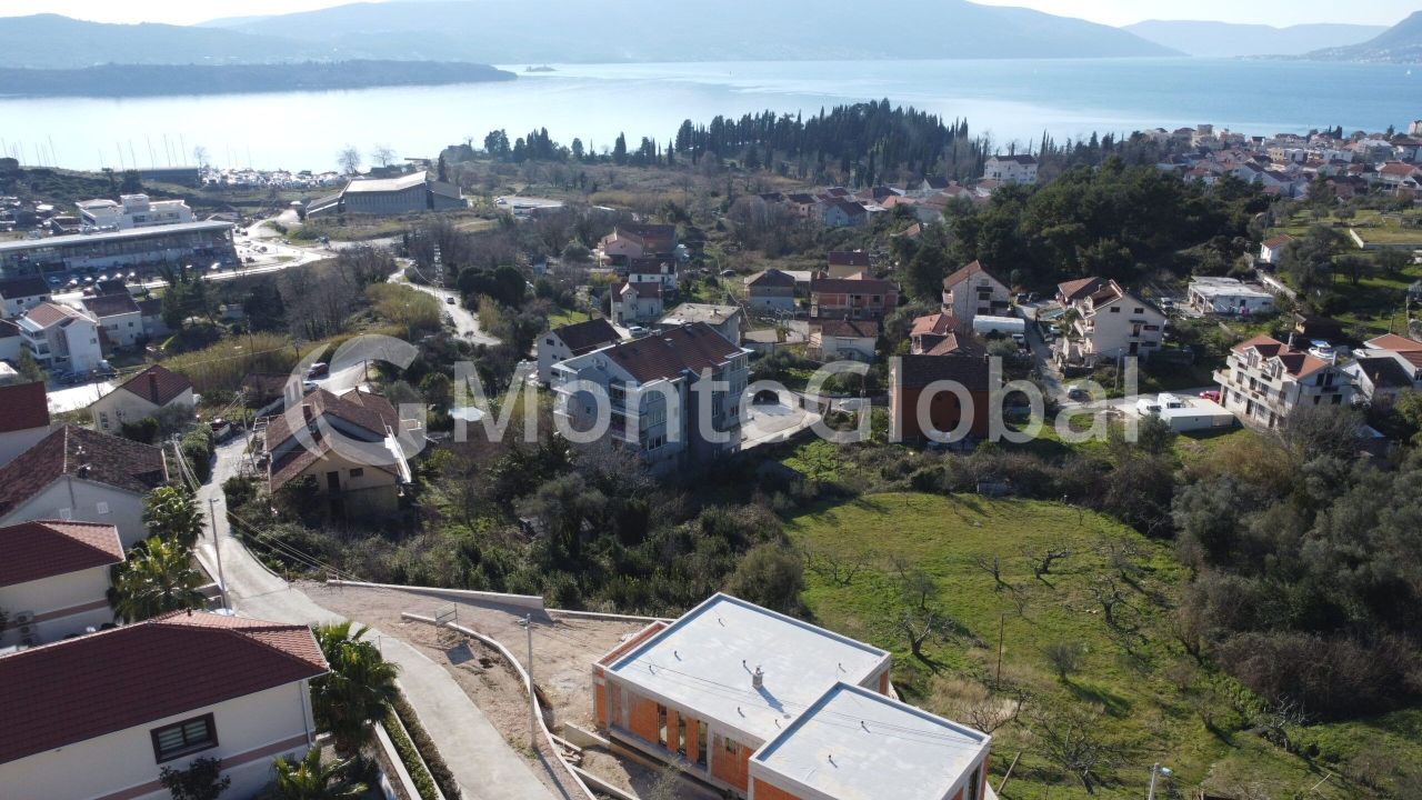Terreno en Tivat, Montenegro, 754 m² - imagen 1
