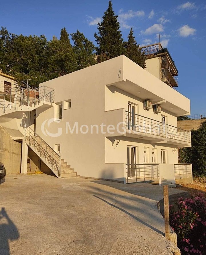 Haus in Sutomore, Montenegro, 180 m² - Foto 1