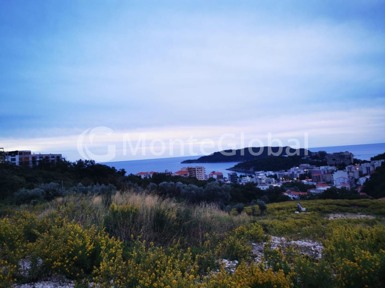 Terreno en Becici, Montenegro, 9 417 m² - imagen 1