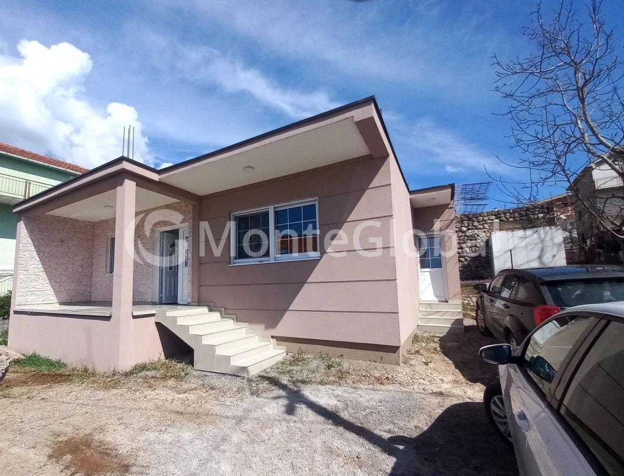 Haus in Dobra Voda, Montenegro, 88 m² - Foto 1