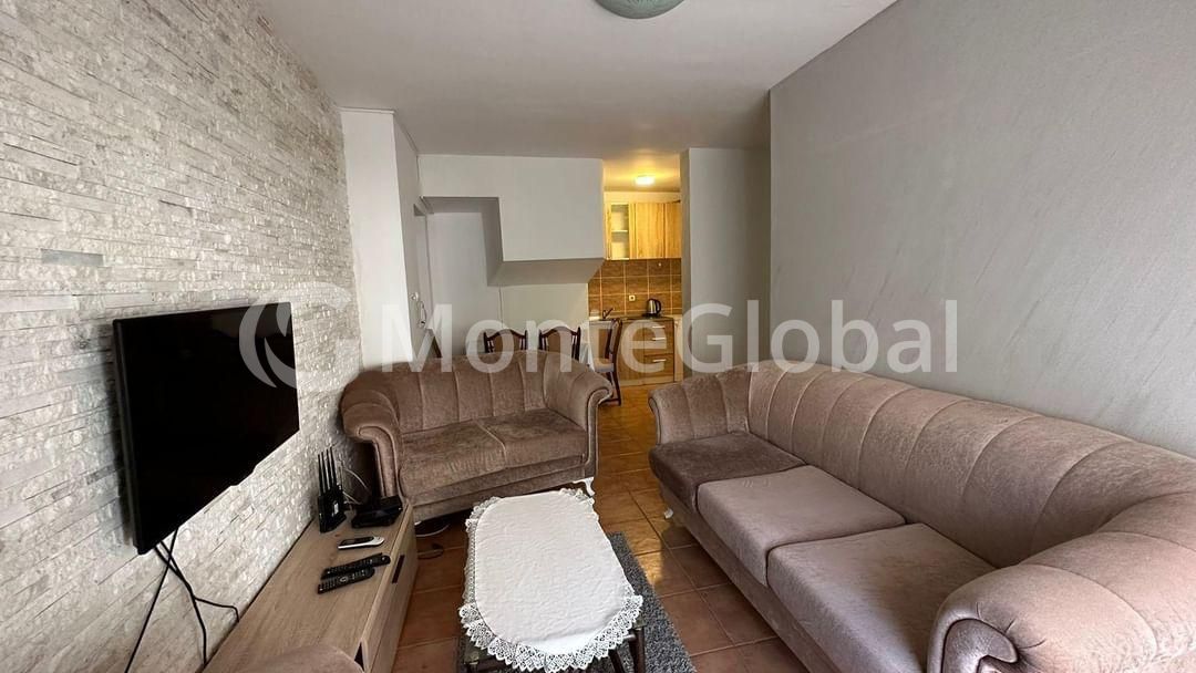 Piso en Budva, Montenegro, 160 m² - imagen 1