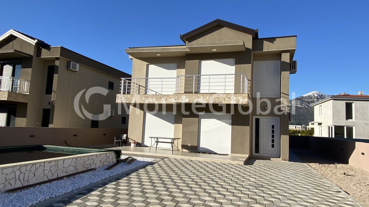 Haus in Bar, Montenegro, 200 m² - Foto 1