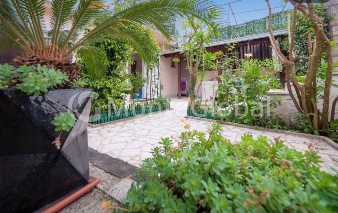 Haus in Budva, Montenegro, 42 m² - Foto 1