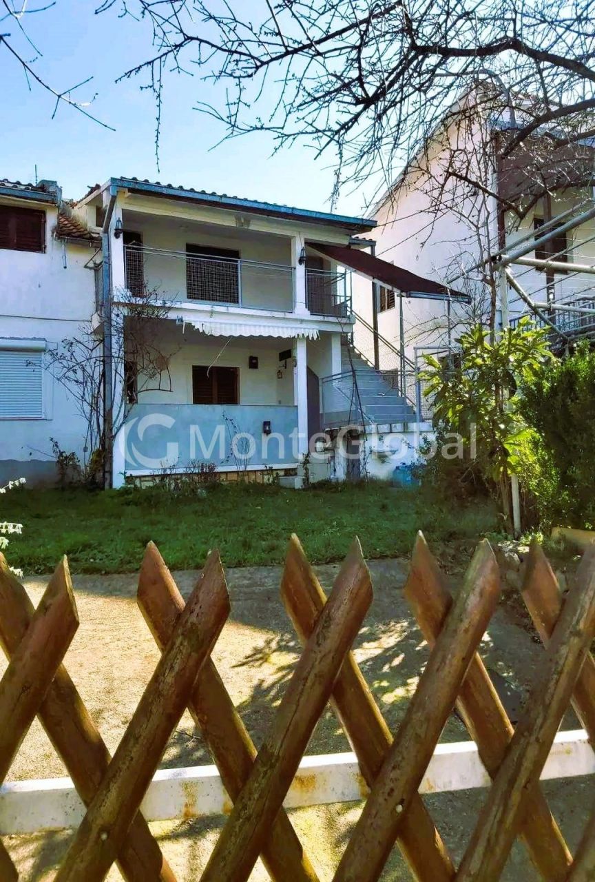 Haus in Dobra Voda, Montenegro, 100 m² - Foto 1