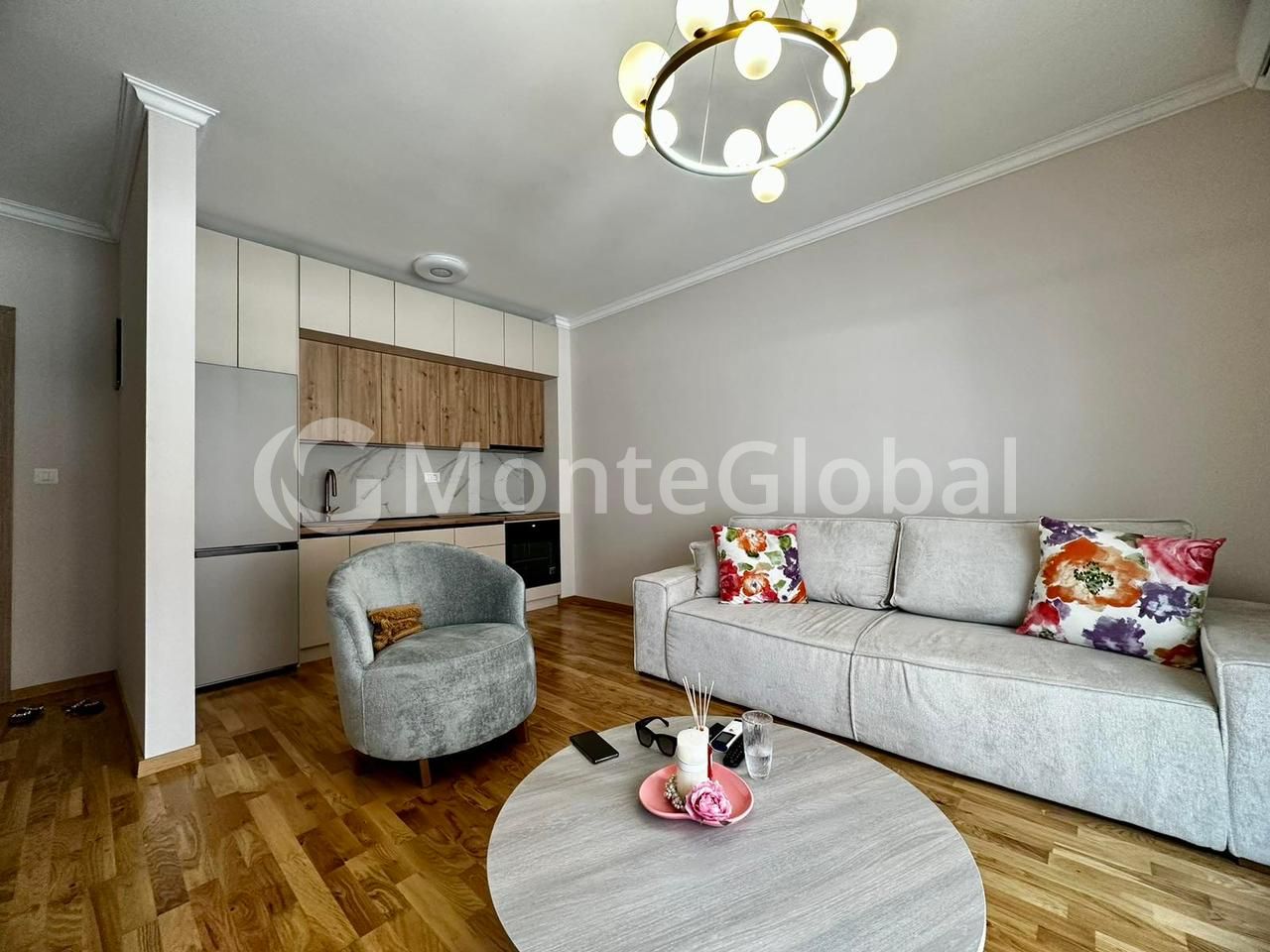 Flat in Becici, Montenegro, 44 m² - picture 1