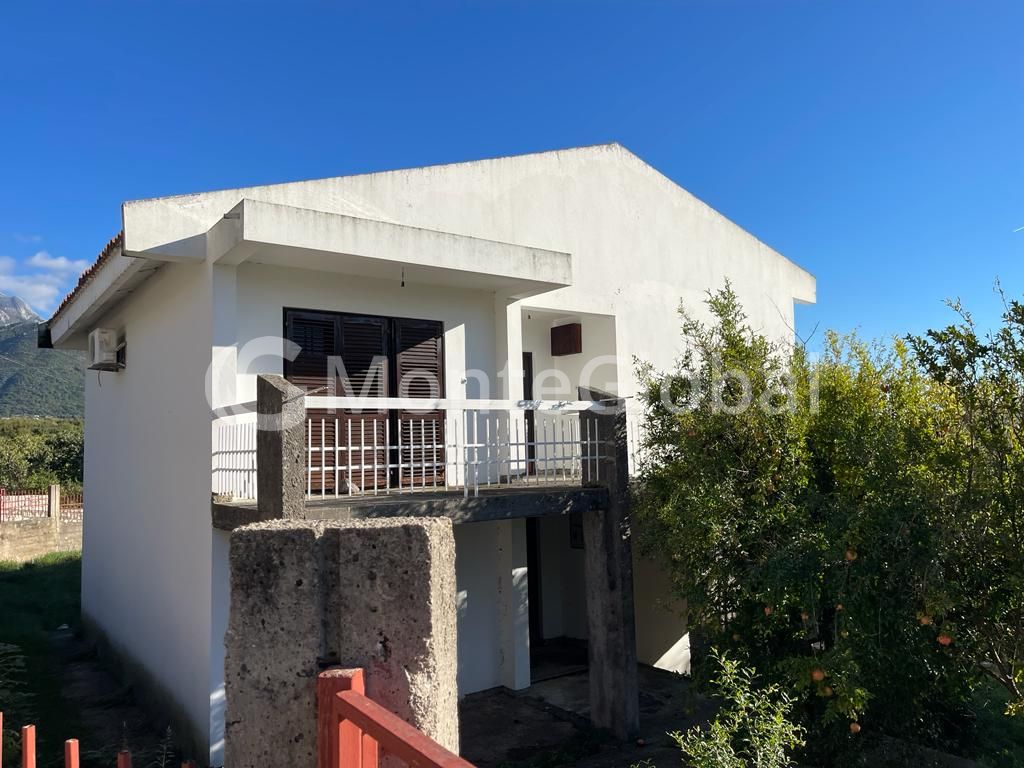 Haus in Bar, Montenegro, 272 m² - Foto 1