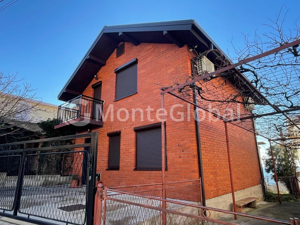 Casa en Sutomore, Montenegro, 90 m² - imagen 1