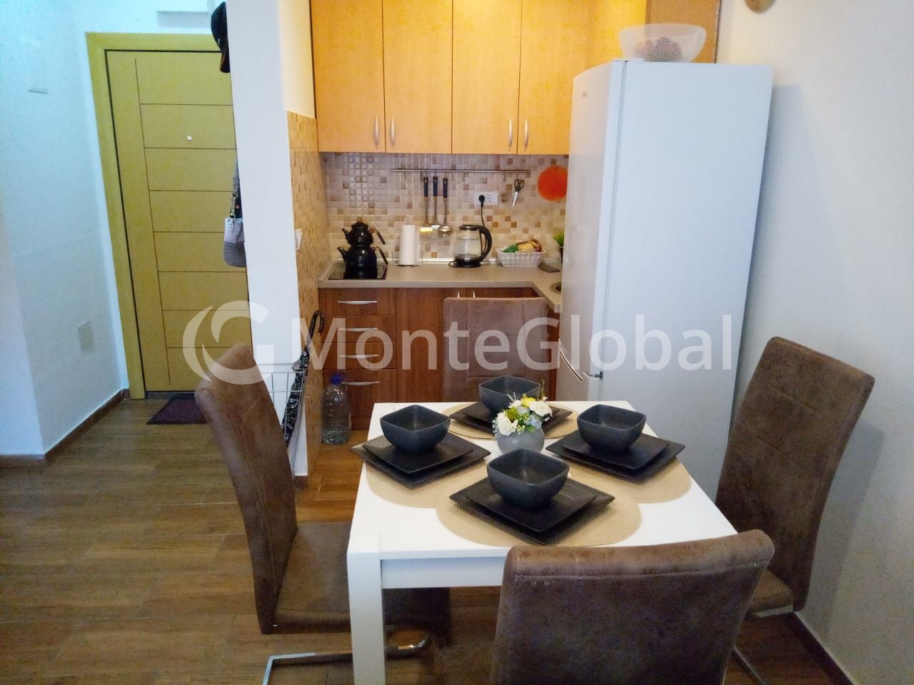 Piso en Sutomore, Montenegro, 38 m² - imagen 1
